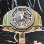 ساعت مردانه کاسیو جی شاک GA-2110SU-3A سبز زیتونی با قاب هشت ضلعی مشکی و بند رزینی